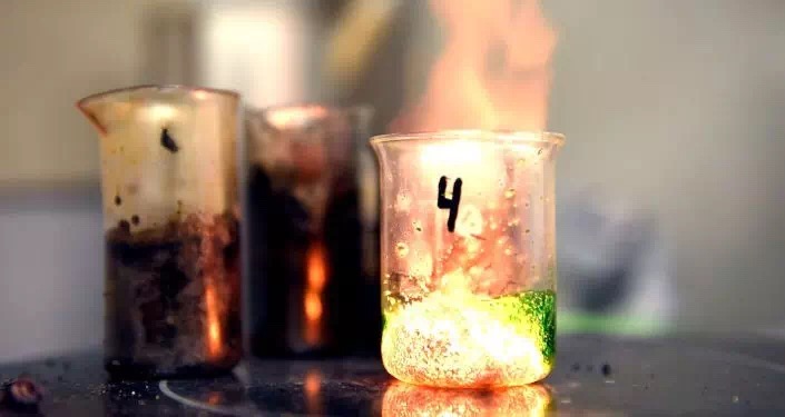 俄专家发明单分子厚度微电路 软板看到将来制造微型电子设备成为可能